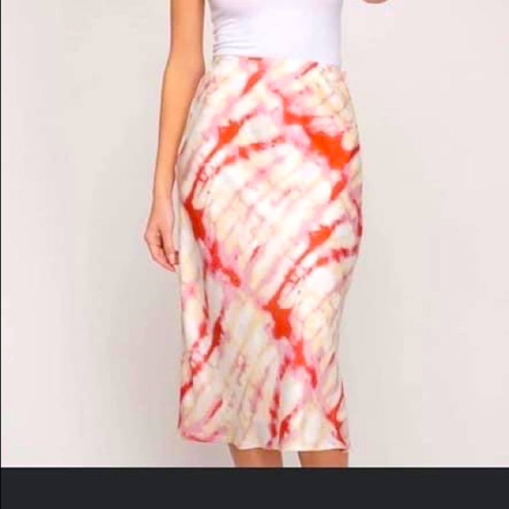 The cutest tie-dye midi skirt!